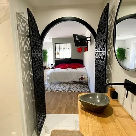 Apartment La Sarladaise ~ Romantique/balneo Sarlat-la-Caneda